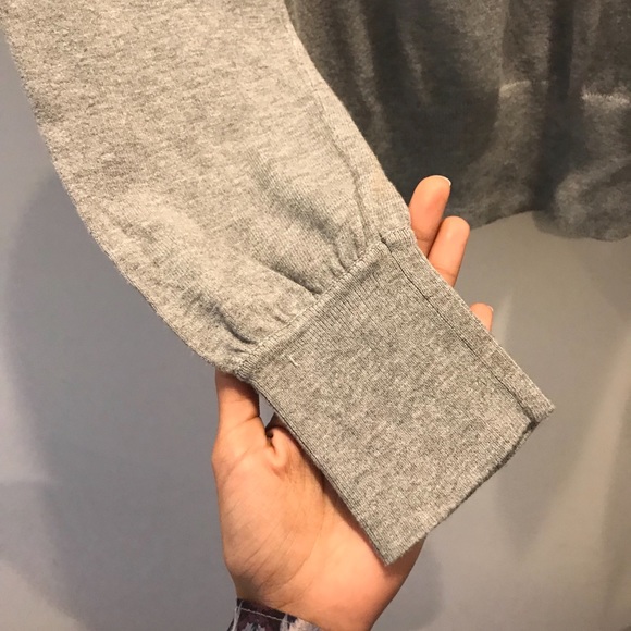 GAP Gray Sweater✨ - Picture 4 of 4